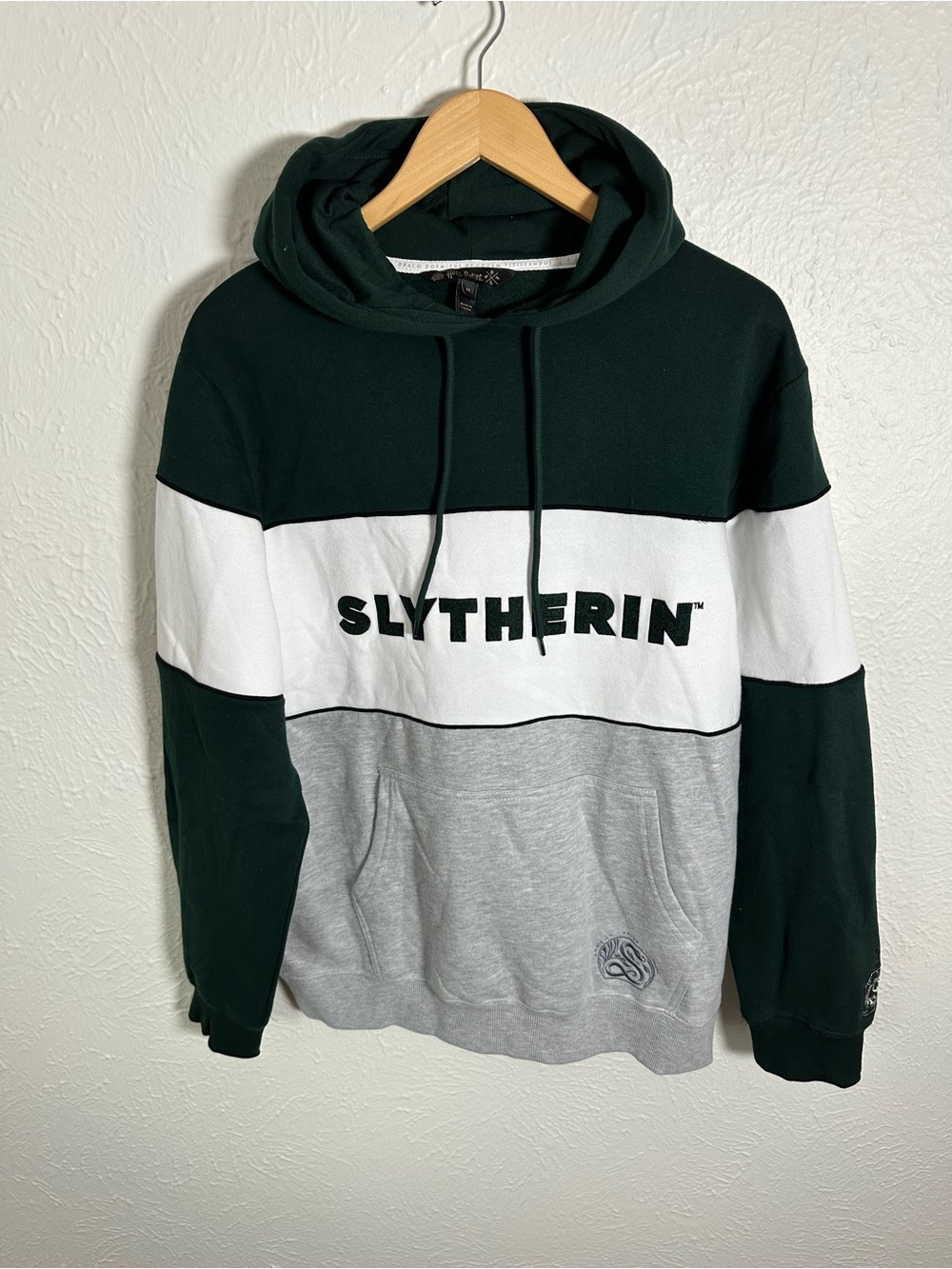 Harry Potter Slytherin Hoodie Unisex Medium Hogwarts Wizarding World Sweatshirt